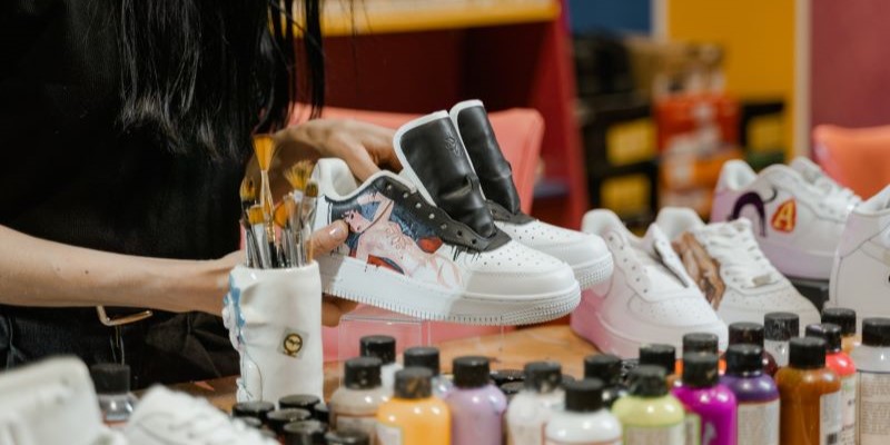 Paint on shoes and sneakers - Angelus Direct